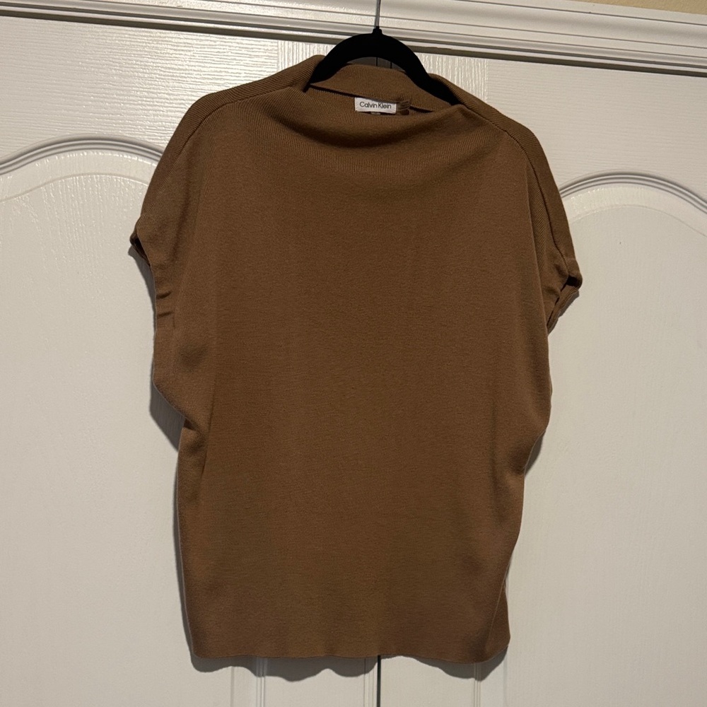 Calvin Klein Women's Tan Lightweight sweater